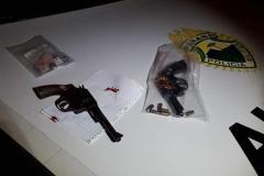 Homem é preso e duas armas de fogo são apreendidas pela PM em Londrina, no Norte do estado