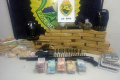 Envolvidos com tráfico de drogas são presos e armas e drogas apreendidas no Bairro Alto, em Curitiba