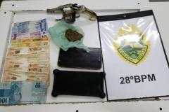 Trio é preso por porte de arma de fogo, envolvimento com drogas e furto no município da Lapa, no Sudeste do estado