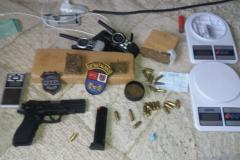 Ação conjunta da PM com a Polícia Civil resulta em apreensão de arma de fogo, drogas e veículo, na cidade de Reserva (PR)