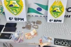 Mais de 100 pedras de crack são apreendidas e cinco pessoas acabaram encaminhadas pela PM em Cascavel (PR)