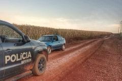 BPFron encontra carro abandonado e apreende contrabando no Oeste do estado