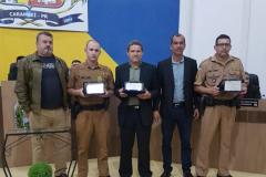 Câmara Municipal de Carambeí homenageia policiais militares por ação heroica na cidade e ingresso na Reserva Remunerada

