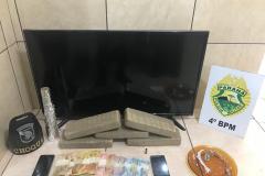 Tabletes de maconha são apreendidos pela PM em Maringá (PR); adolescentes acabam encaminhados por tráfico de drogas