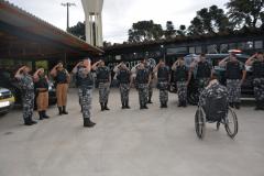 Companhia de Choque de Londrina (PR) faz surpresa para menino que sonha em ser policial militar
