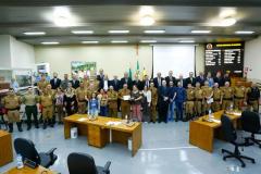 Após salvarem criança, policiais do BPRv de Maringá (PR) são homenageados na Câmara Municipal