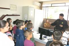 Crianças visitam quartel da PM em Coronel Vivida, no Sudoeste do PR