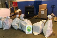 Pneus e cigarros são apreendidos pelo BPFron durante ocorrências distintas no Oeste do PR