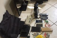 Ao cumprir Mandado de Busca e Apreensão, PM prende dois homens e apreende drogas nos Campos Gerais