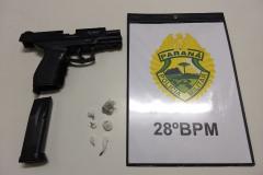 Duas adolescente e um homem são apreendidos com um simulacro de arma de fogo na Lapa (PR)