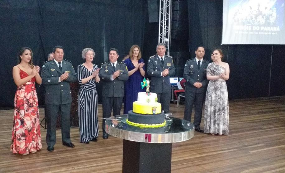 14ª edição do Baile de Gala de Pato Branco tem 700 convidados em comemoração aos 165 anos da Polícia Militar