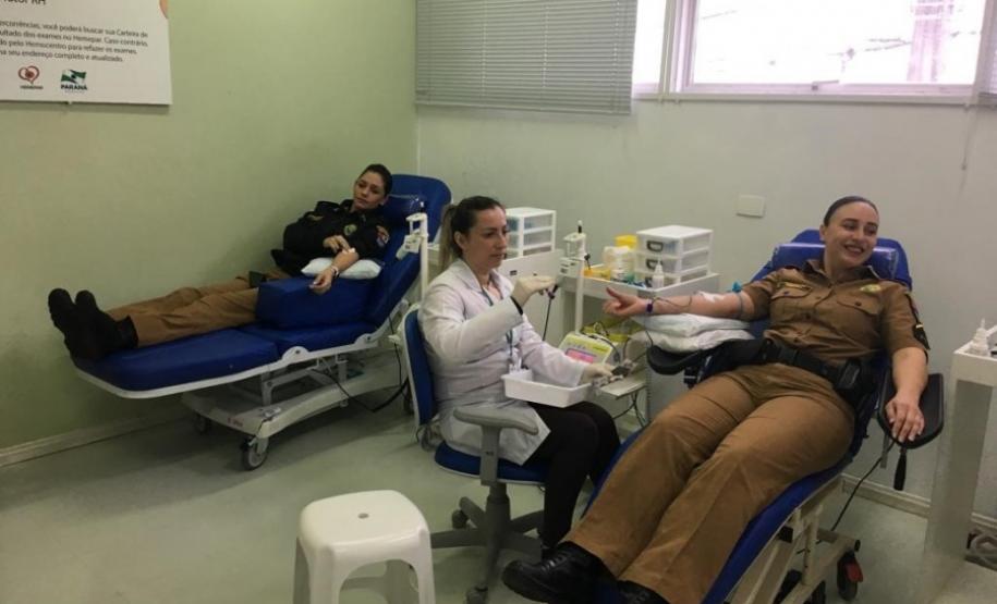Militares estaduais de Ponta Grossa (PR) doam sangue em comemoração aos 165 anos da Corporação