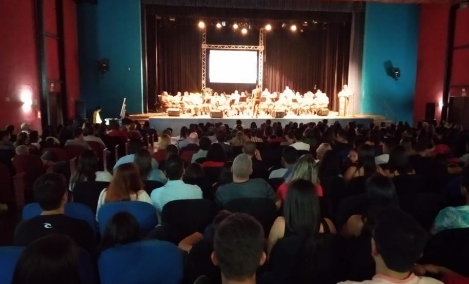Banda de Música da PM encanta a população de Loanda (PR) com o espetáculo “Heróis do Paraná” em comemoração aos 165 anos da Corporação