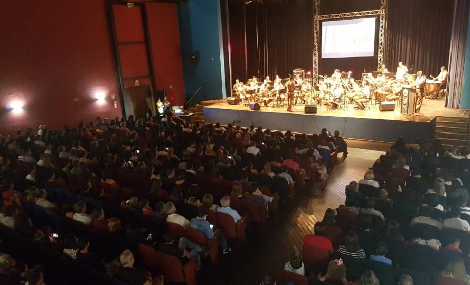 Banda de Música da PM encanta a população de Loanda (PR) com o espetáculo “Heróis do Paraná” em comemoração aos 165 anos da Corporação