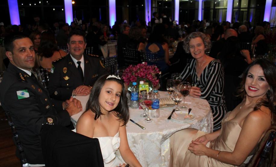 14ª edição do Baile de Gala de Pato Branco tem 700 convidados em comemoração aos 165 anos da Polícia Militar
