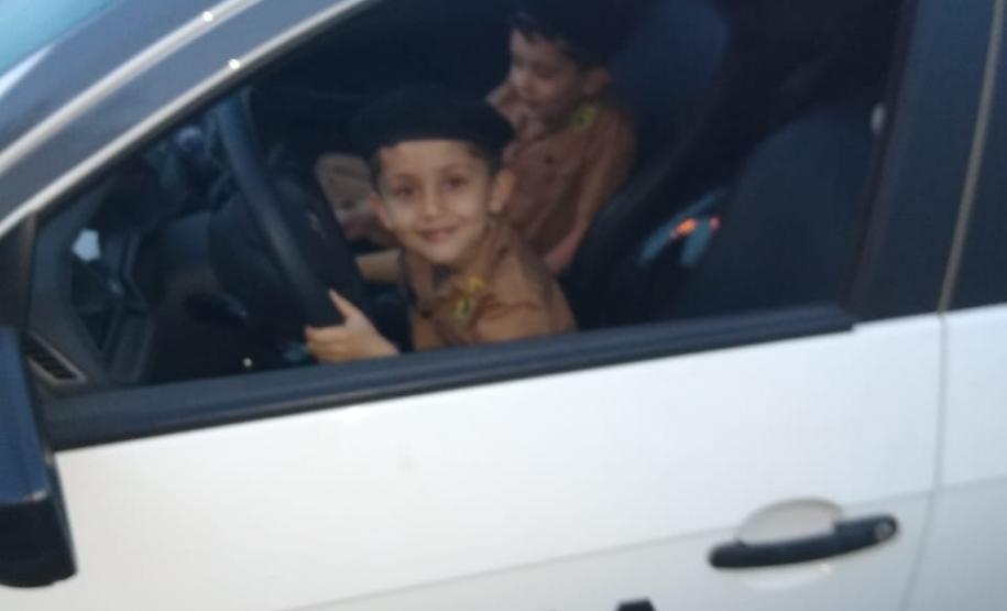 Admirador da Polícia Militar recebe policiais militares em sua festa de aniversário em Ponta Grossa (PR)