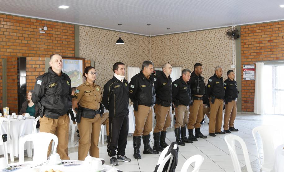 Batalhão da PM promove café da manhã e homenageia policiais militares em Ponta Grossa (PR)