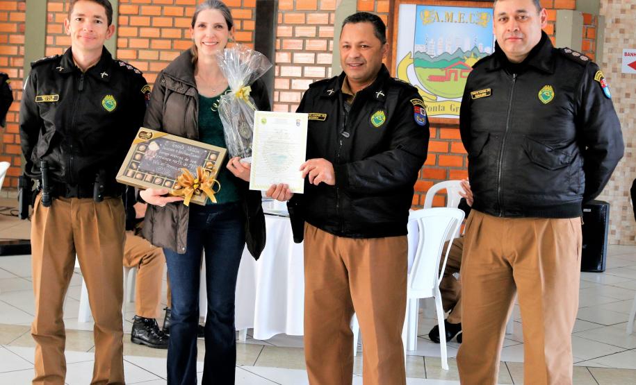Batalhão da PM promove café da manhã e homenageia policiais militares em Ponta Grossa (PR)