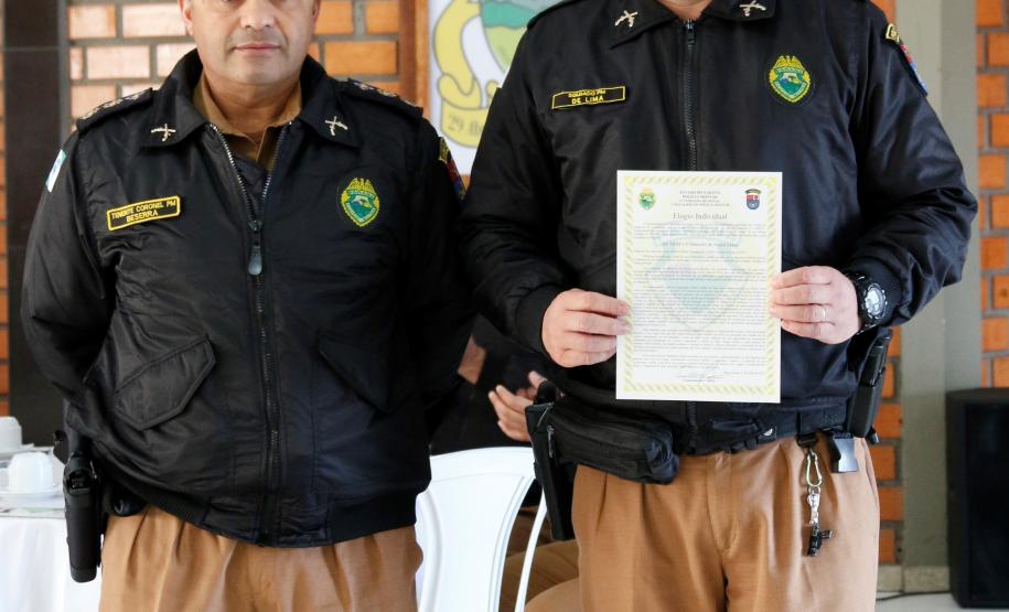 Batalhão da PM promove café da manhã e homenageia policiais militares em Ponta Grossa (PR)