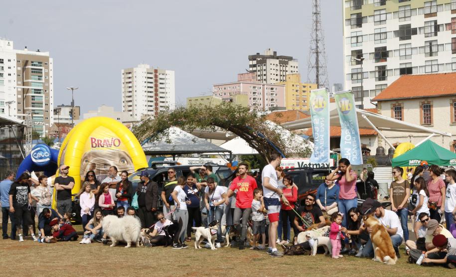 Equipe do Choque da PM de Ponta Grossa (PR) promove 1ª Cãominhada no Parque Ambiental