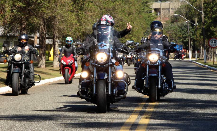 Passeio Motociclístico em comemoração aos 165 anos da PM reúne quase mil pessoas na APMG