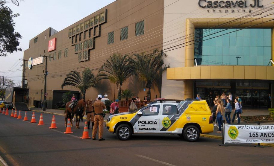 6º Batalhão promove exposição em Shopping de Cascavel (PR) em alusão aos 165 anos da PMPR