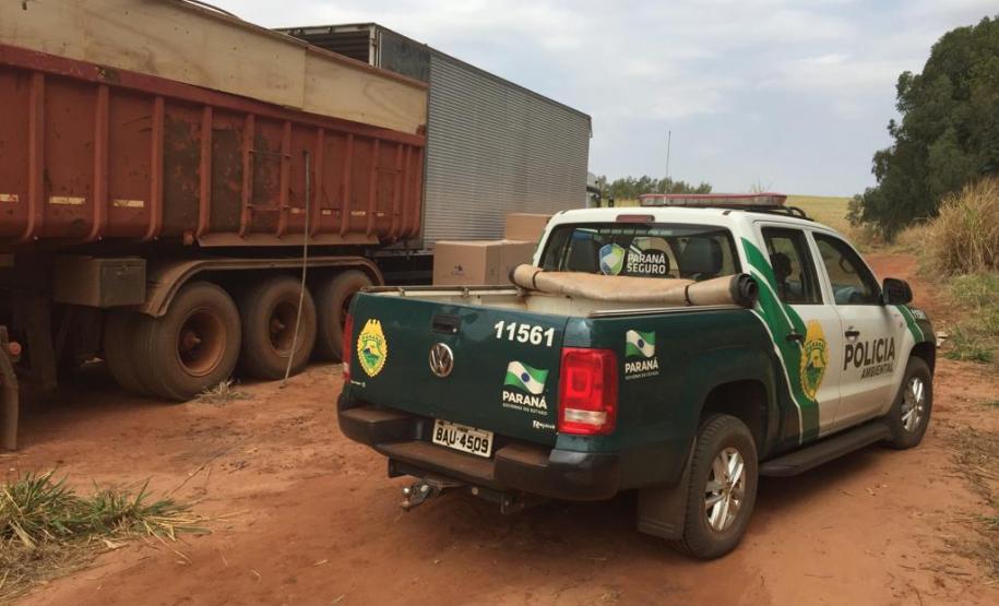 BPAmb-FV apreende cerca de mil caixas de cigarros contrabandeados em Umuarama (PR)