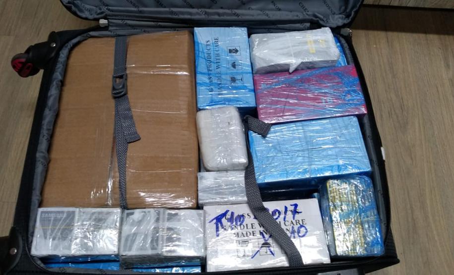 Em abordagem a ônibus, BPRv apreende 14 volumes de contrabandos no Norte do estado