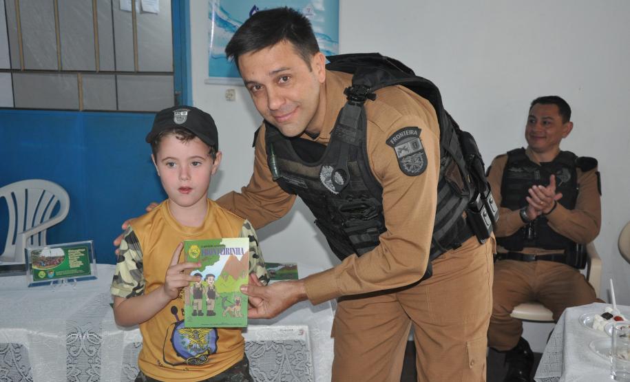 Revista em quadrinhos “Fronteirinha” é lançada pelo BPFron durante “Café com a Comunidade” em Marechal Cândido Rondon (PR)