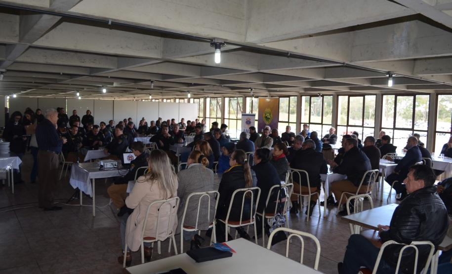 Almoço da Velha Guarda reúne 90 policiais militares da Reserva Remunerada na APMG