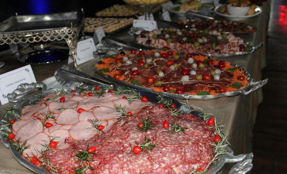 14ª edição do Baile de Gala de Pato Branco tem 700 convidados em comemoração aos 165 anos da Polícia Militar