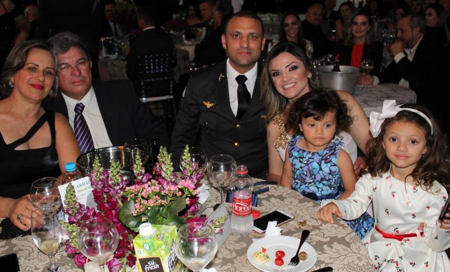 14ª edição do Baile de Gala de Pato Branco tem 700 convidados em comemoração aos 165 anos da Polícia Militar