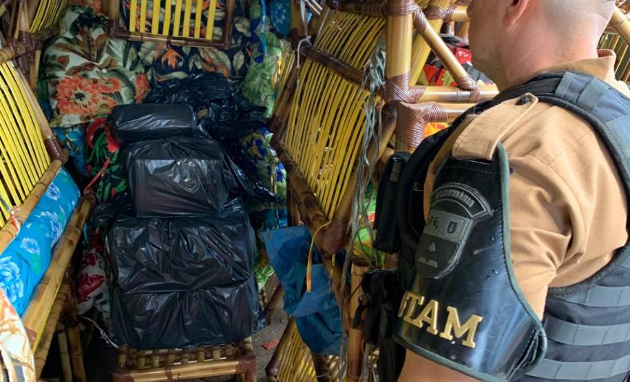 BPRv encontra 1,5 tonelada de maconha em fundo falso de caminhão