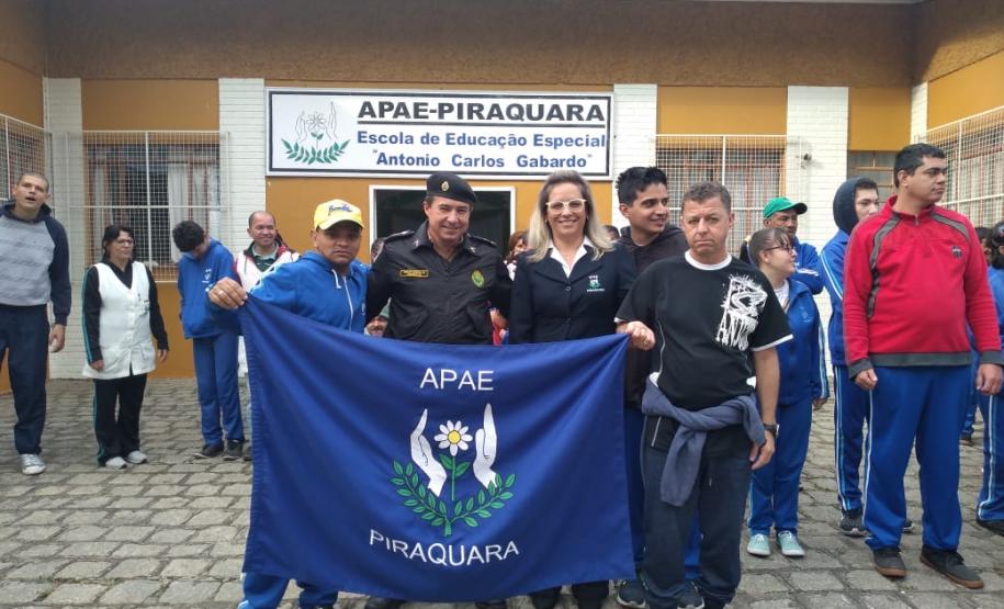 Alunos da APAE visitam o Batalhão de Polícia de Guarda (BPGd) em Piraquara, na RMC