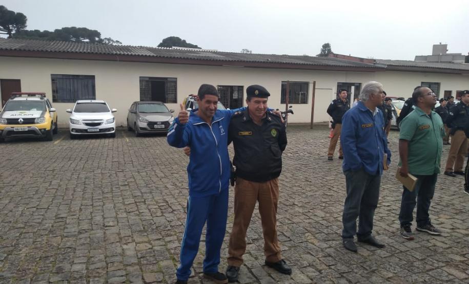 Alunos da APAE visitam o Batalhão de Polícia de Guarda (BPGd) em Piraquara, na RMC