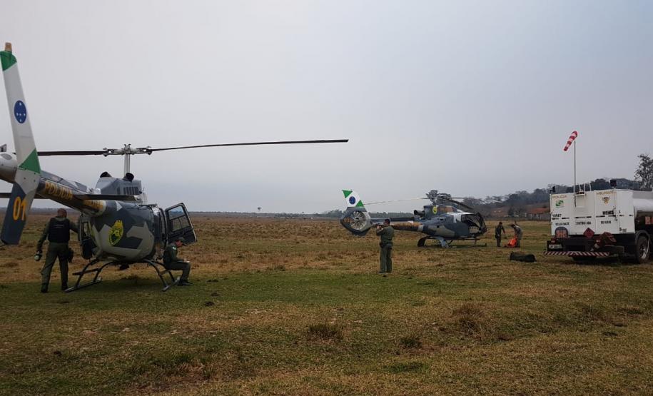 Helicópteros do BPMOA prestam apoio no combate ao incêndio do Parque Nacional de Ilha Grande, no Oeste do Paraná