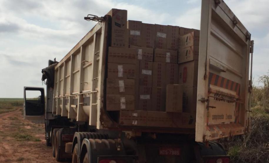 BPAmb-FV apreende cerca de mil caixas de cigarros contrabandeados em Umuarama (PR)