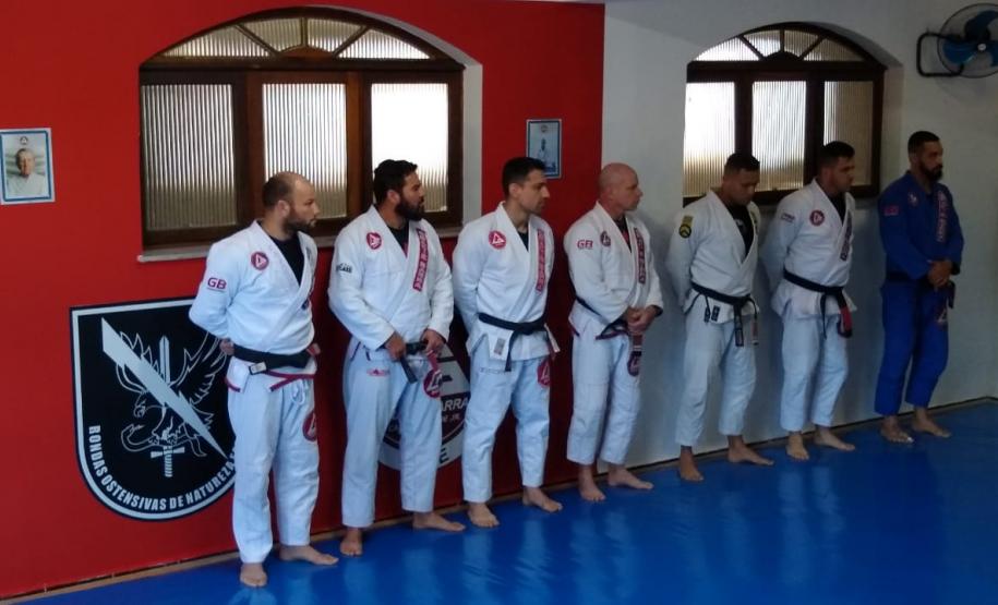 Rone inaugura tatame para estimular a prática de artes marciais em Curitiba (PR)