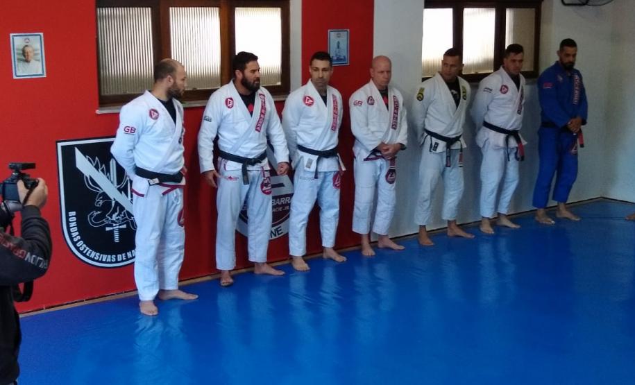 Rone inaugura tatame para estimular a prática de artes marciais em Curitiba (PR)