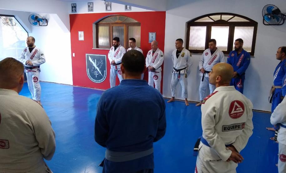 Rone inaugura tatame para estimular a prática de artes marciais em Curitiba (PR)