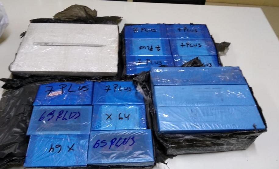 Em abordagem a ônibus, BPRv apreende 14 volumes de contrabandos no Norte do estado