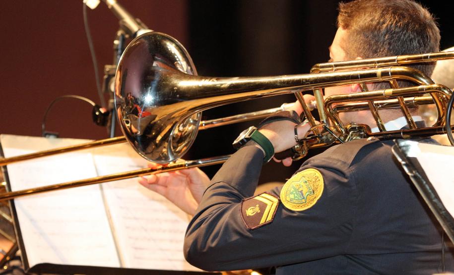 Segunda noite do Concerto da Banda de Música da PM surpreende público e é marcada por homenagens em Curitiba