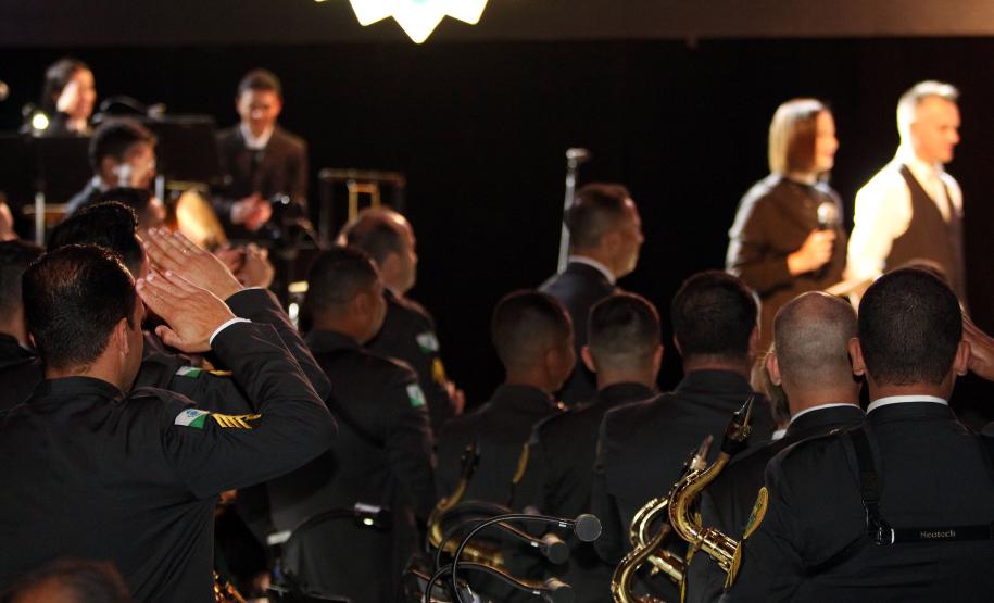 Segunda noite do Concerto da Banda de Música da PM surpreende público e é marcada por homenagens em Curitiba