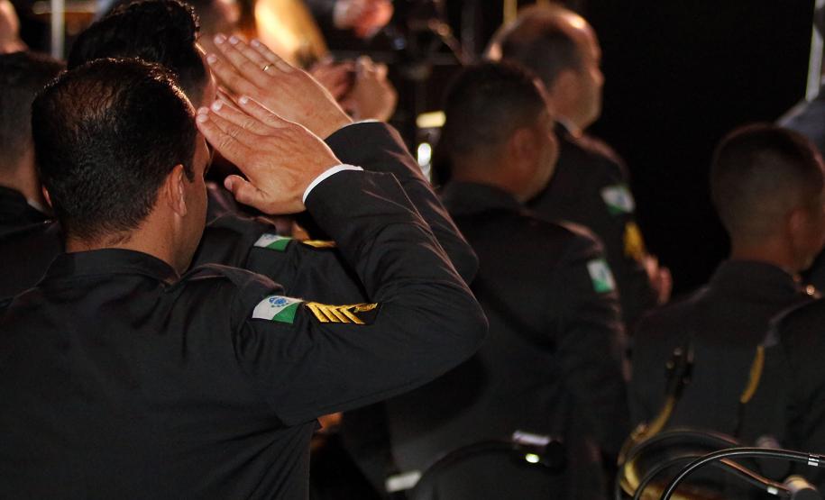 Segunda noite do Concerto da Banda de Música da PM surpreende público e é marcada por homenagens em Curitiba