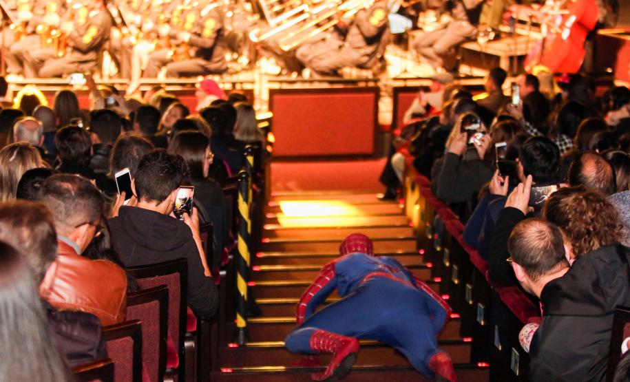 Segunda noite do Concerto da Banda de Música da PM surpreende público e é marcada por homenagens em Curitiba