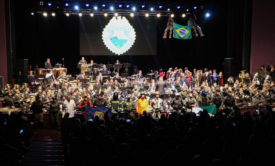 Segunda noite do Concerto da Banda de Música da PM surpreende público e é marcada por homenagens em Curitiba