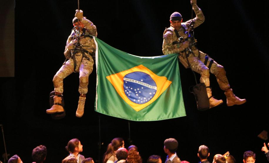 Segunda noite do Concerto da Banda de Música da PM surpreende público e é marcada por homenagens em Curitiba