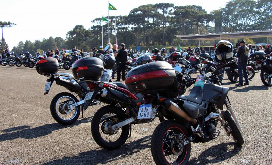 Passeio Motociclístico em comemoração aos 165 anos da PM reúne quase mil pessoas na APMG