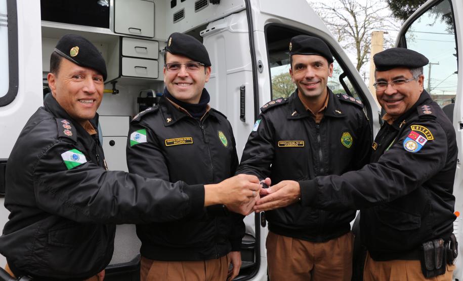 Hospital da Polícia Militar (HPM) recebe nova ambulância durante solenidade na Capital