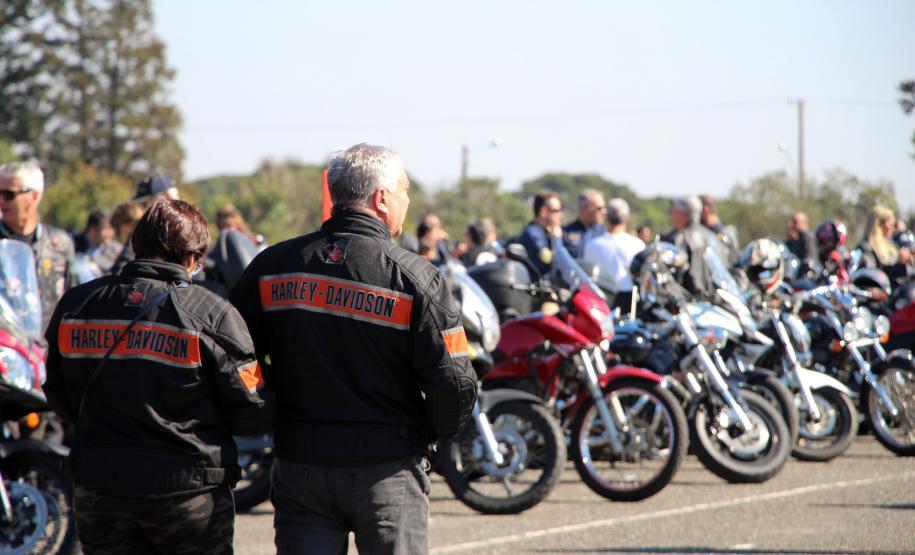 Passeio Motociclístico em comemoração aos 165 anos da PM reúne quase mil pessoas na APMG